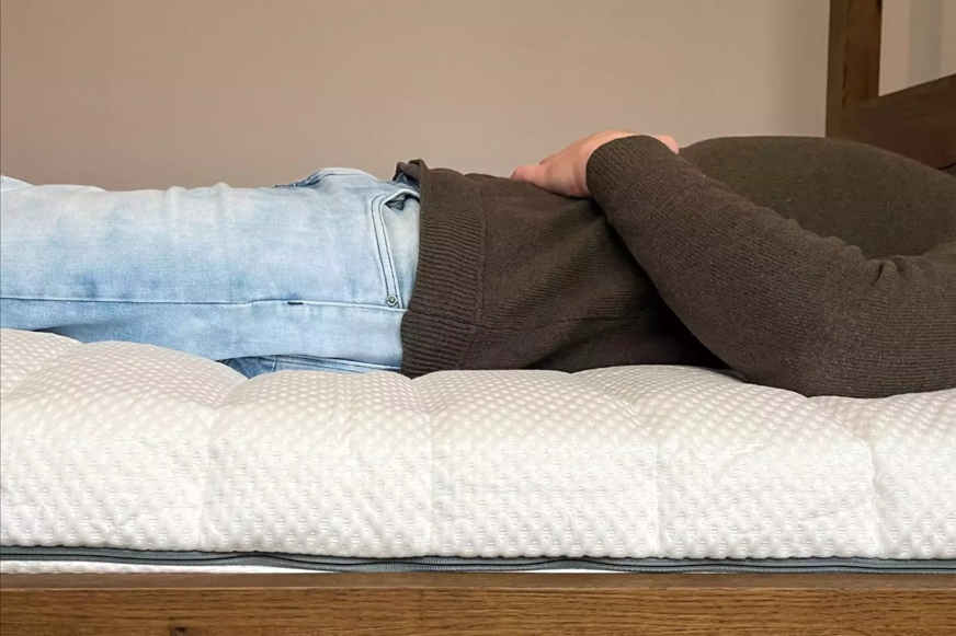 Rugslaper op het Wave Smart by M line matras